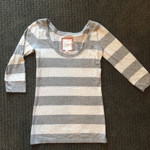 Gilly Hicks: Gray/ White quarter sleeve